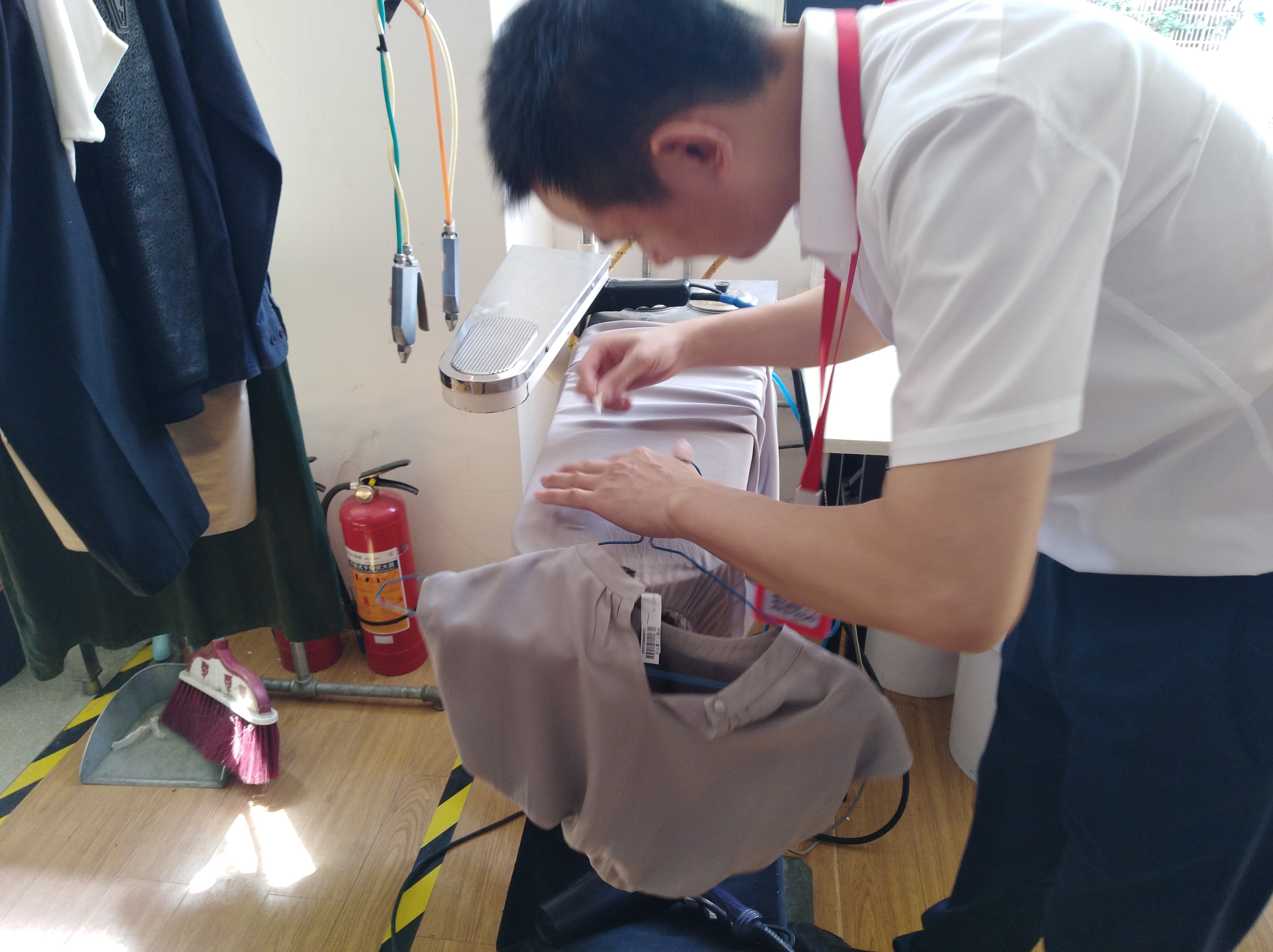 怎樣開干洗店?前期要學(xué)會(huì)干洗技術(shù)和干洗知識